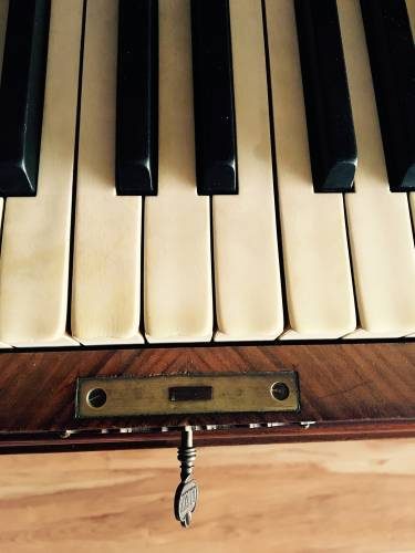 ivory-piano-keys-vintage-garage-chicago